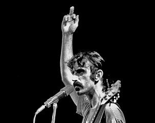 Frank Zappa giving the finger (cropped)